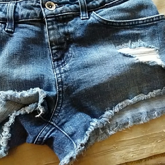 *** SOLD***Van Distressed/Frayed Jean Shorts - Picture 4 of 4